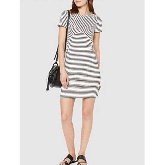Vero Moda Dresses & Skirts - Vero Moda VMVigga Slim Short Dress Black White M